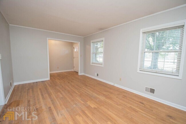 Building Photo - 186 Goza Rd