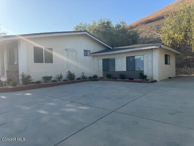 Foto del edificio - 2485 E Hillcrest Dr