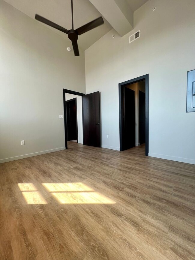 Interior Photo - Malone