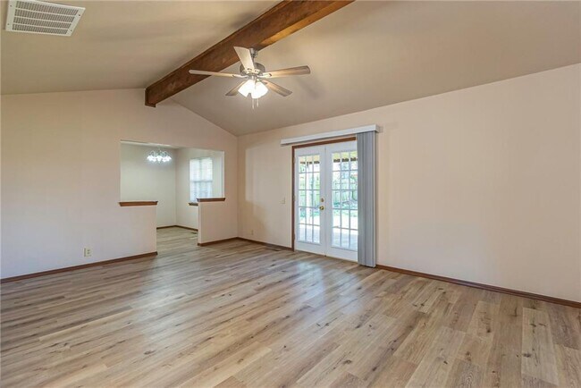 Foto del edificio - 904 Oakwood Dr