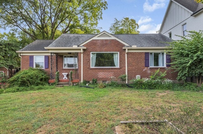 Building Photo - 1501 Clifton Ln
