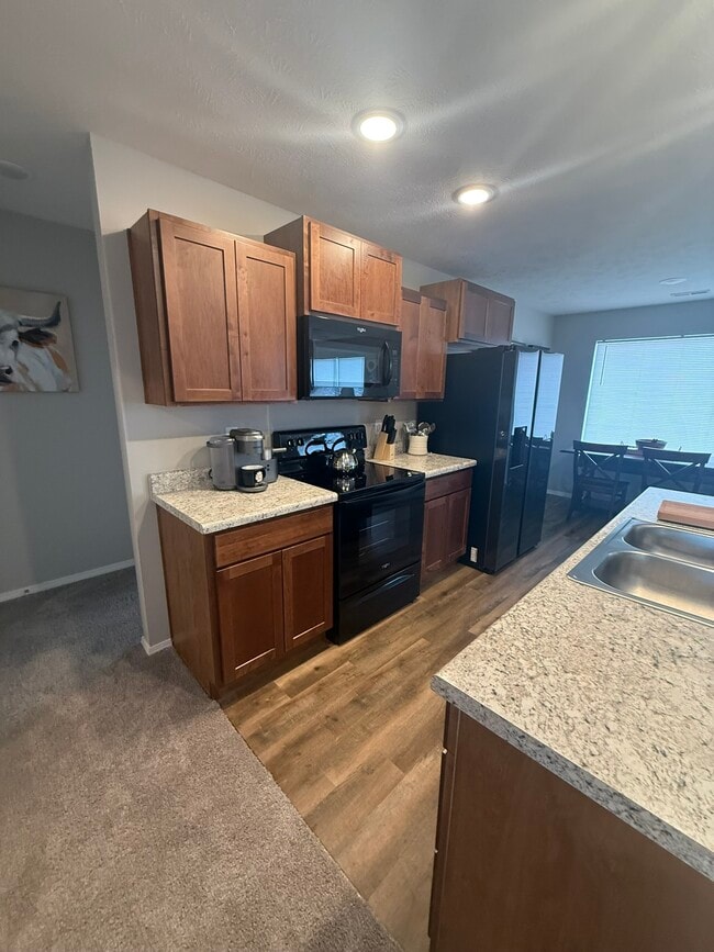 Building Photo - 129 Silver Maple Dr