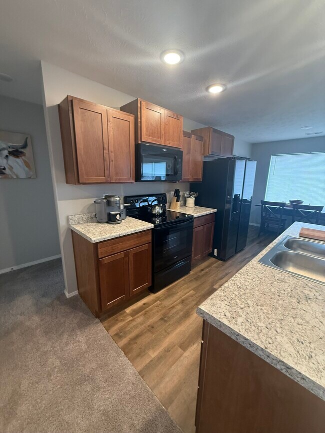 Foto del edificio - 129 Silver Maple Dr