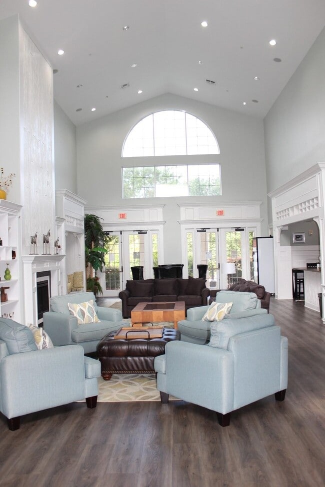 Building Photo - 2801 Chancellorsville Dr