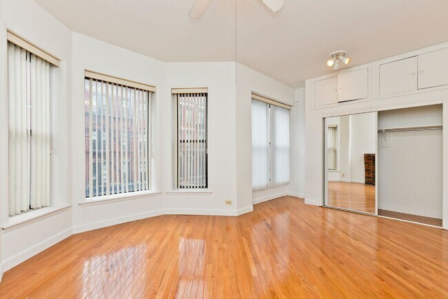 Foto del edificio - 301 S Halsted St