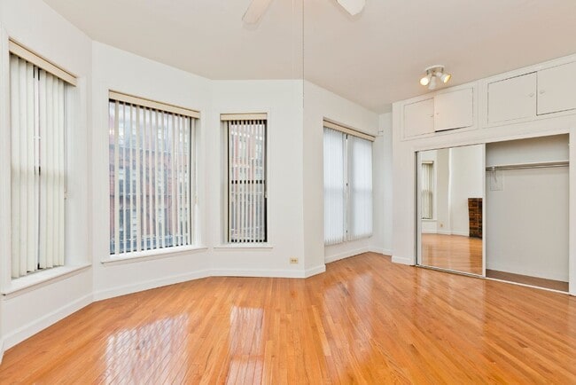 Building Photo - 301 S Halsted St