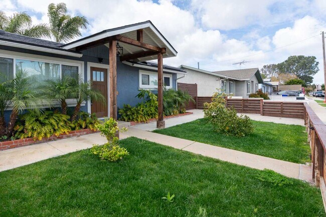 Building Photo - TROPICAL PARADISE *** 3/2*** SOLAR***MOVE ...