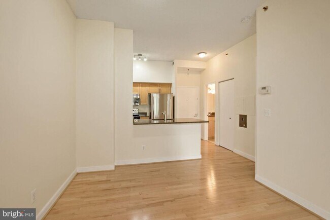Foto del edificio - 7500 Woodmont Ave