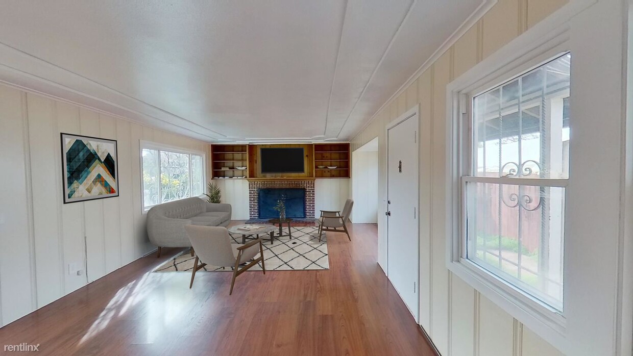 Primary Photo - 251 Ivy Dr