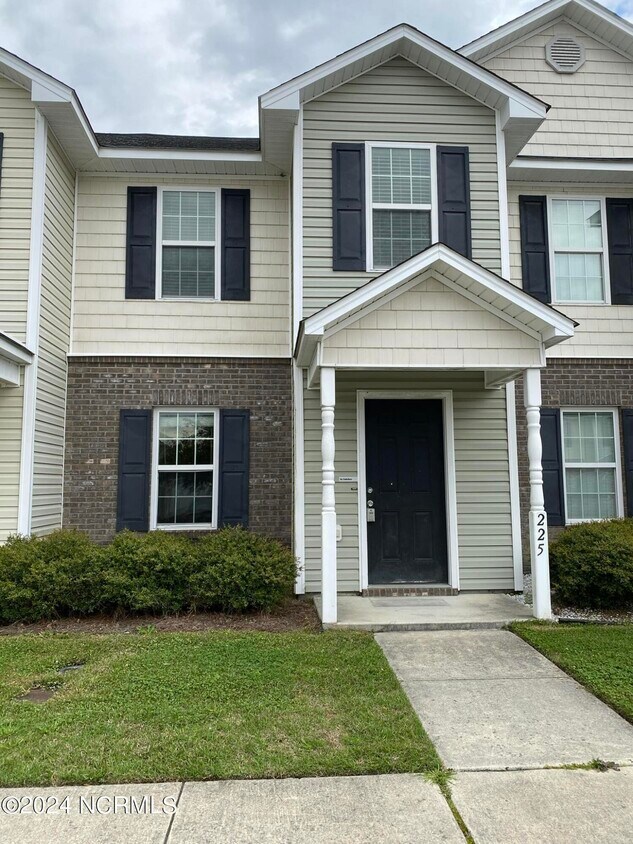 225 Glen Cannon Drive, Jacksonville, NC 28546 Townhome Rentals in Jacksonville NC