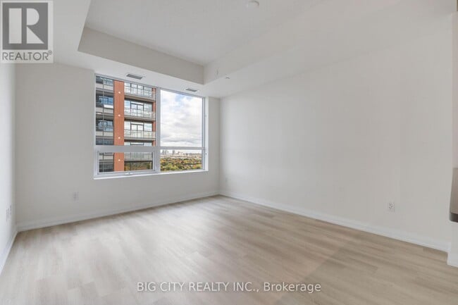 Photo du bâtiment - 3260 Sheppard Ave E