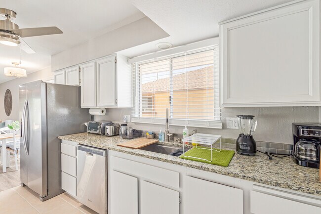 Building Photo - 12506 W Skyview Dr