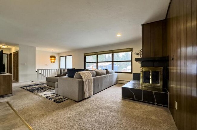 Foto del edificio - 8217 Birch Ln