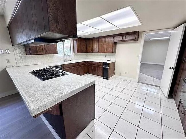 Building Photo - charmingly updated home
