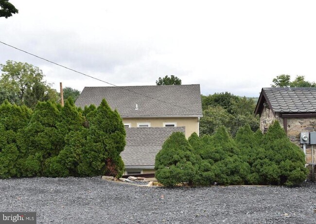 Foto del edificio - 667 Easton Rd