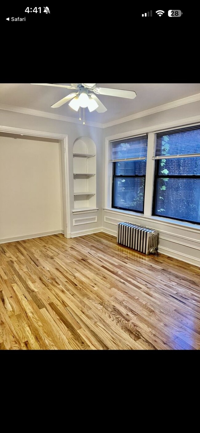 Building Photo - 2351 W Wilson Ave