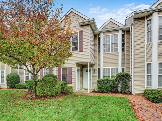 Building Photo - 1062 Savoy Dr