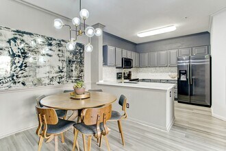 Building Photo - 2111 Welch St