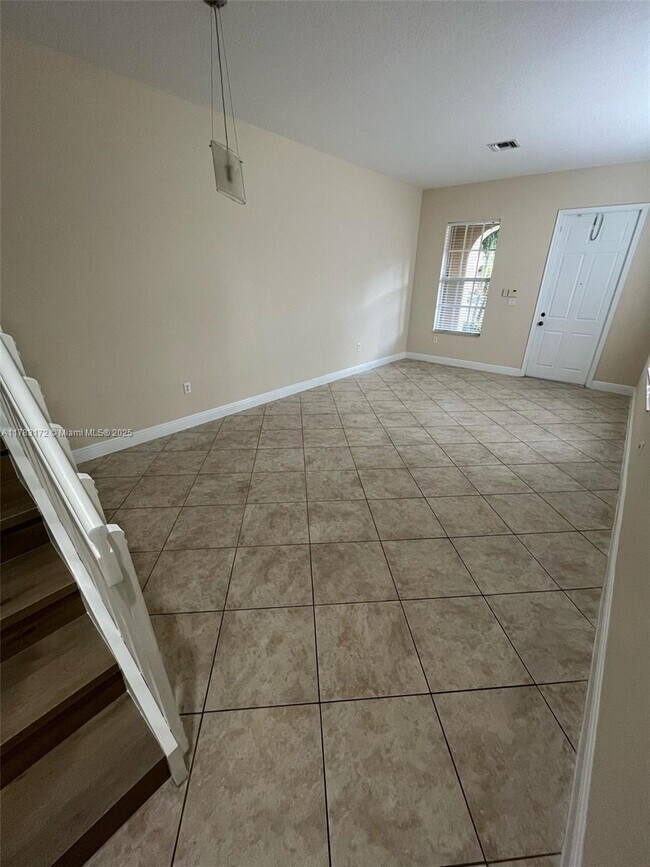 Building Photo - 6965 Julia Gardens Dr