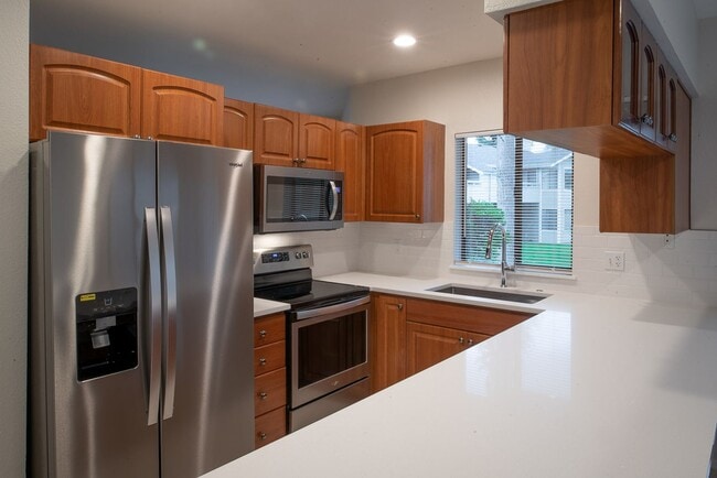 Foto del edificio - Beautifully Remodeled 2 Bed 2 Bath Redmond Condo!