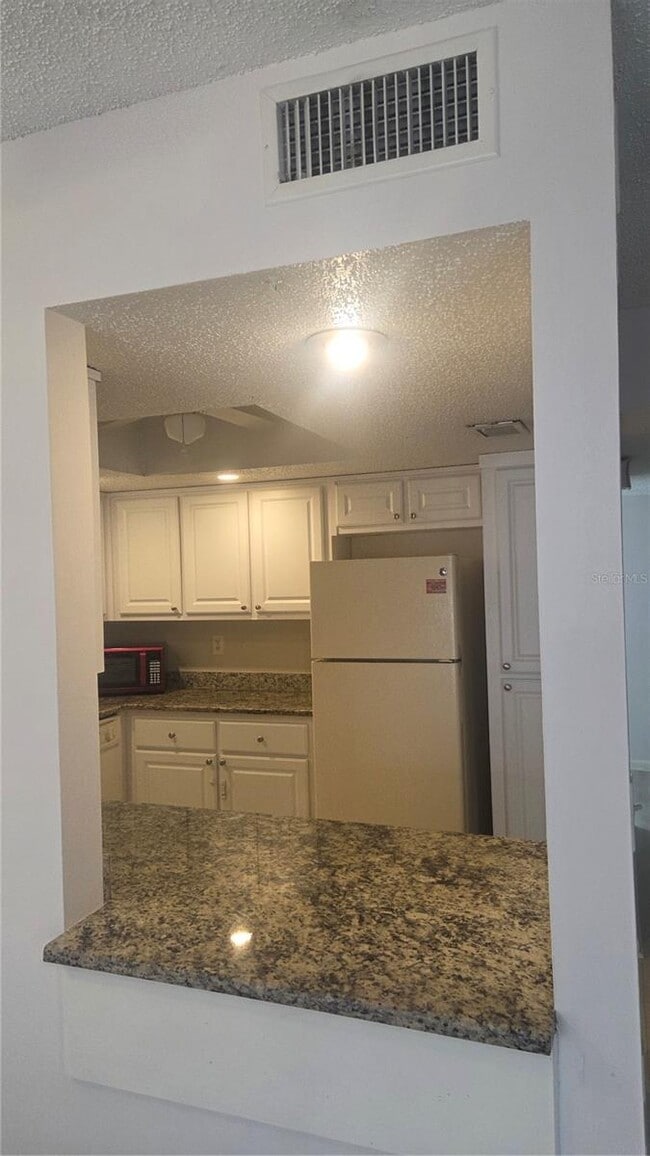 Building Photo - 589 Fairways Cir