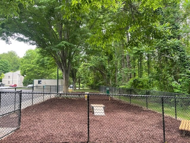 Building Photo - 600 Reusens Rd