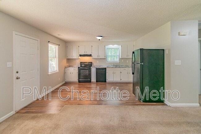 Building Photo - 403 E Lee Ave