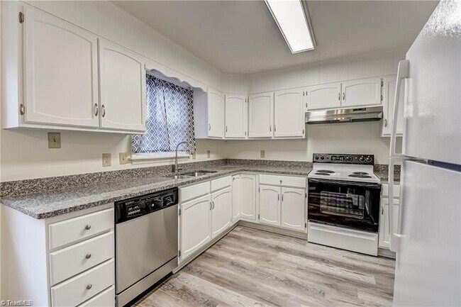 Foto del edificio - 115 S Mendenhall Street Unit B