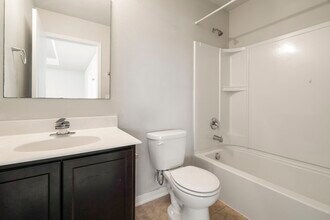 Building Photo - 914 Canyon Hill Ln