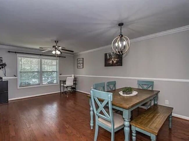 Foto del edificio - 450 Laurel Mist Ln