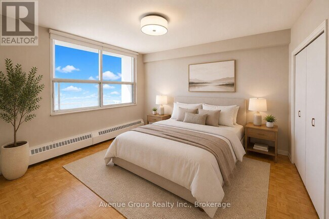 Photo du bâtiment - 120 Shelborne Ave