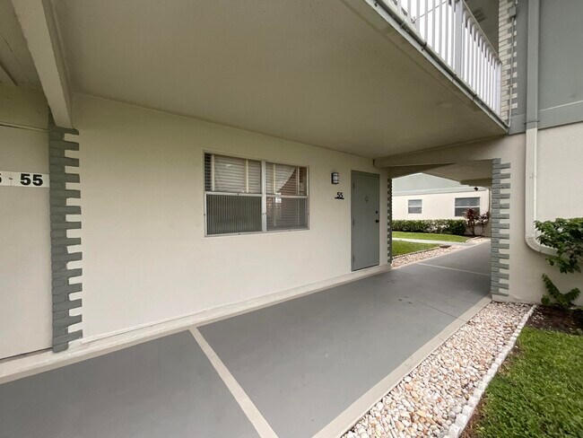 Building Photo - 679 Saxony Way