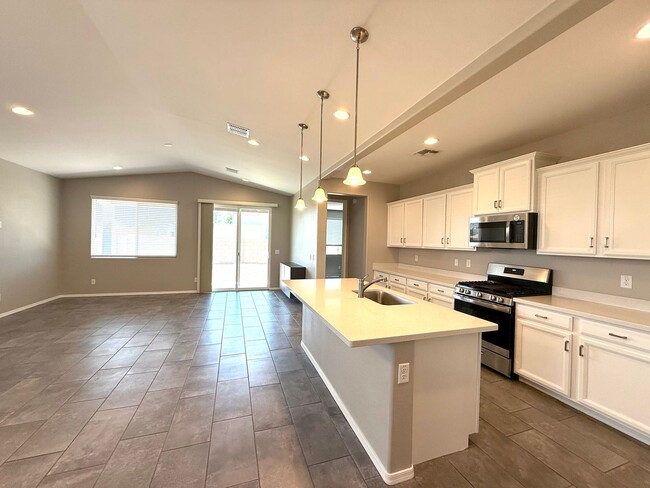 Building Photo - Beautiful 3-Bedroom Home for Rent in Saddl...