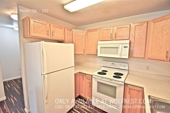 Building Photo - 1230 Privet Dr