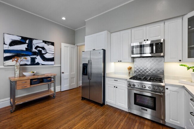 Building Photo - Beautiful, LARGE, Updated 3-BD FLAT in Dol...