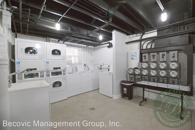 Foto del edificio - 6035-6045 N Winthrop Ave