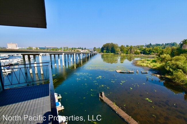 Building Photo - 2 br, 1 bath House - 2524 Boyer Ave E #436