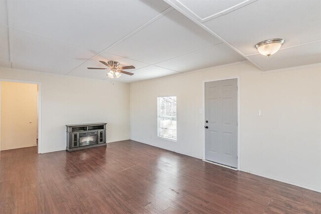 Building Photo - 103 Hackberry Ln