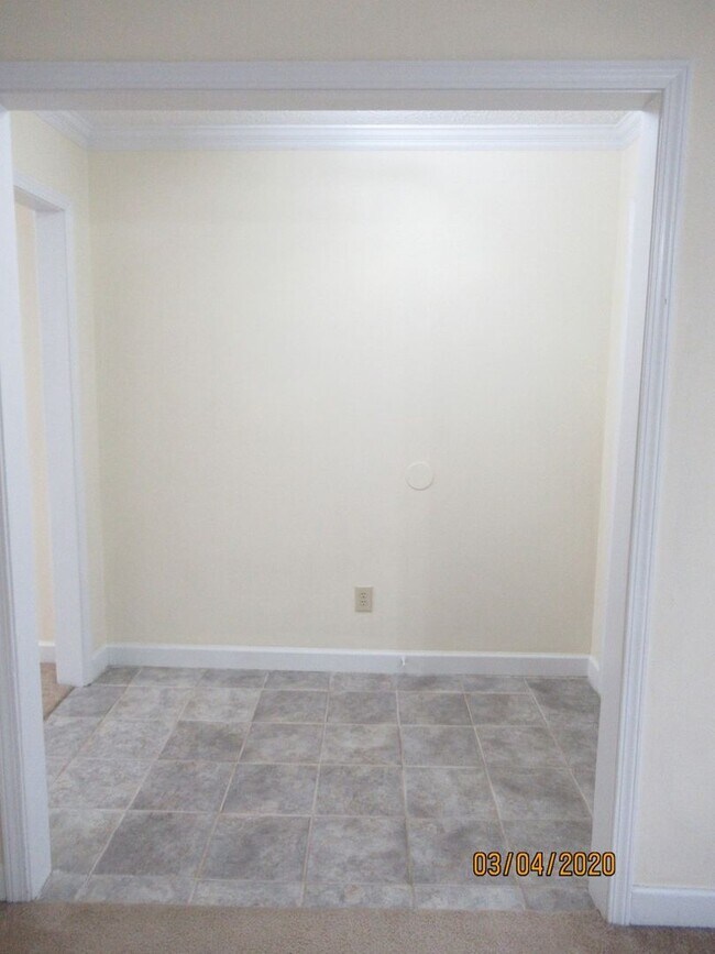 Foto del edificio - Tudor Place Subdivision- 2 bed/2 bath Duplex.