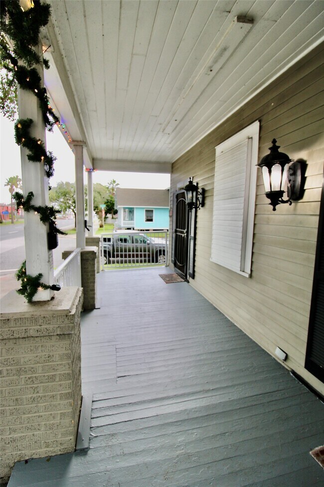 Foto del edificio - 901 Broadway Avenue J