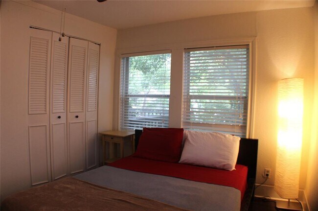 Foto del edificio - 1761 Michigan St