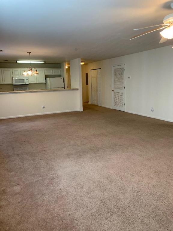 Foto del edificio - 4850 Meadowsweet Dr