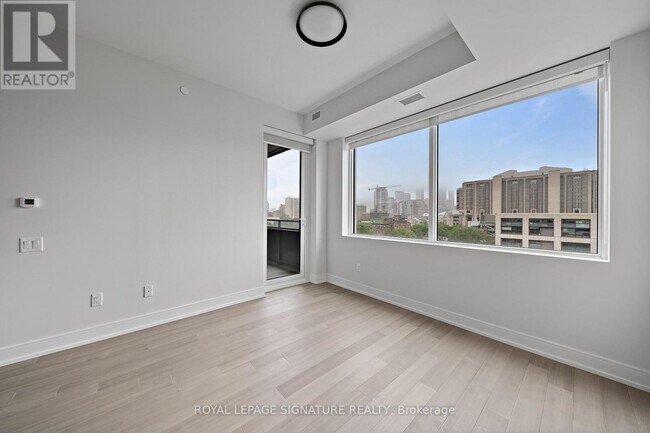Photo du bâtiment - 664-664 Spadina Ave.