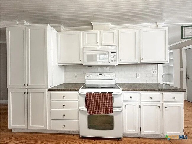 Building Photo - 462 Flatrock Dr