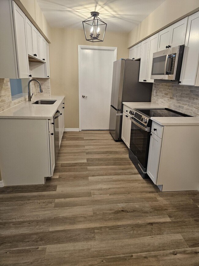 Building Photo - 3909 NW Cinnamon Tree Cir