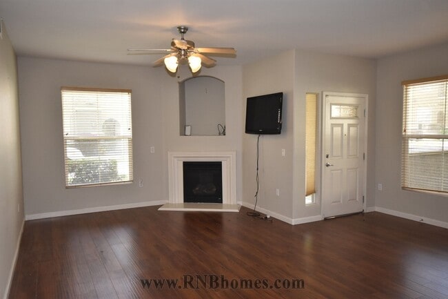 Building Photo - 1211 Vessona Cir