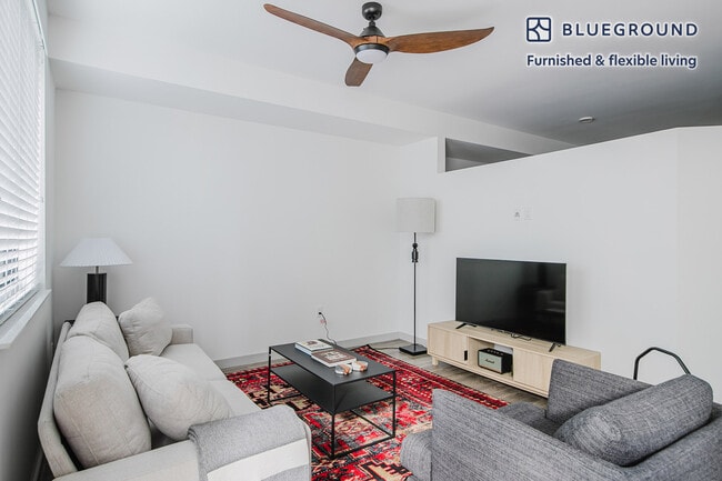 Foto del edificio - 221 SW 12th St