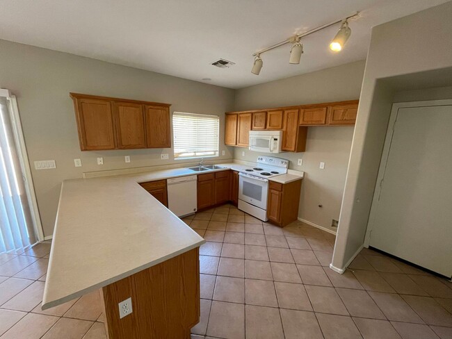 Building Photo - Great 4 bedroom home in San Tan Valley