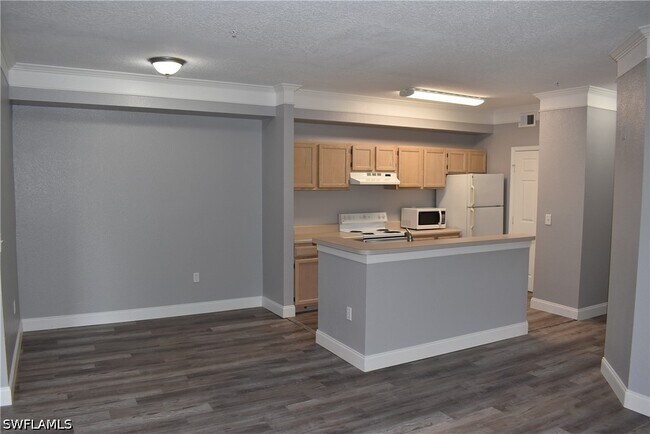 Building Photo - 11561 Villa Grand
