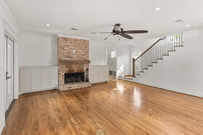 Building Photo - 1548 Cortlandt St